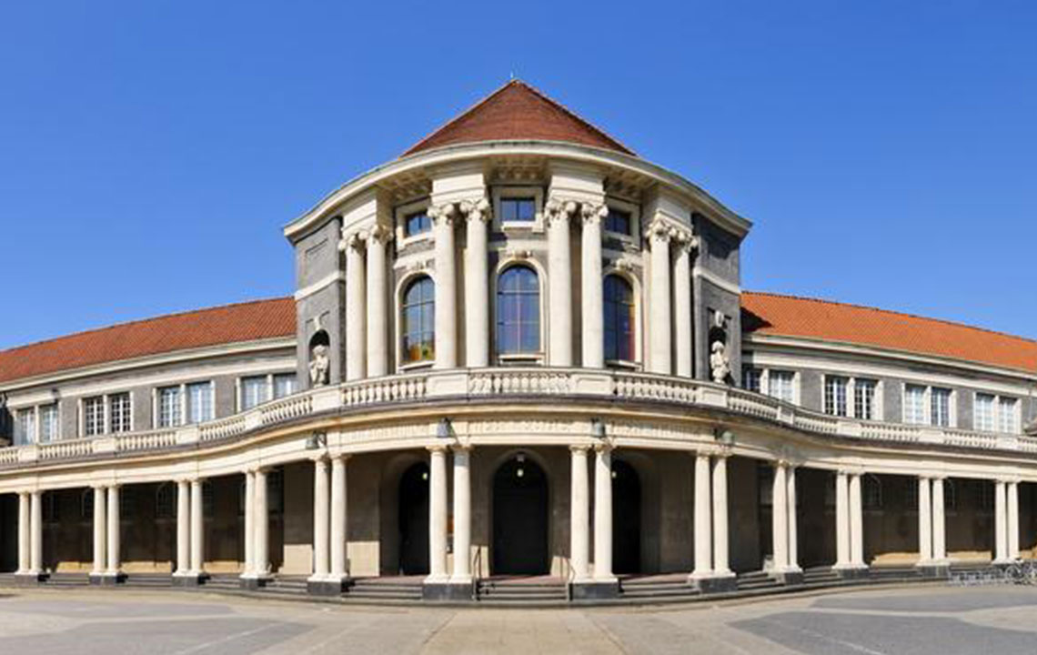 4 popular colleges that offer master’s degree in data management