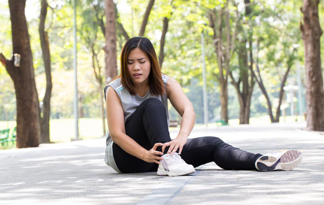 Know about the Causes and Treatment Options for Swollen Ankles